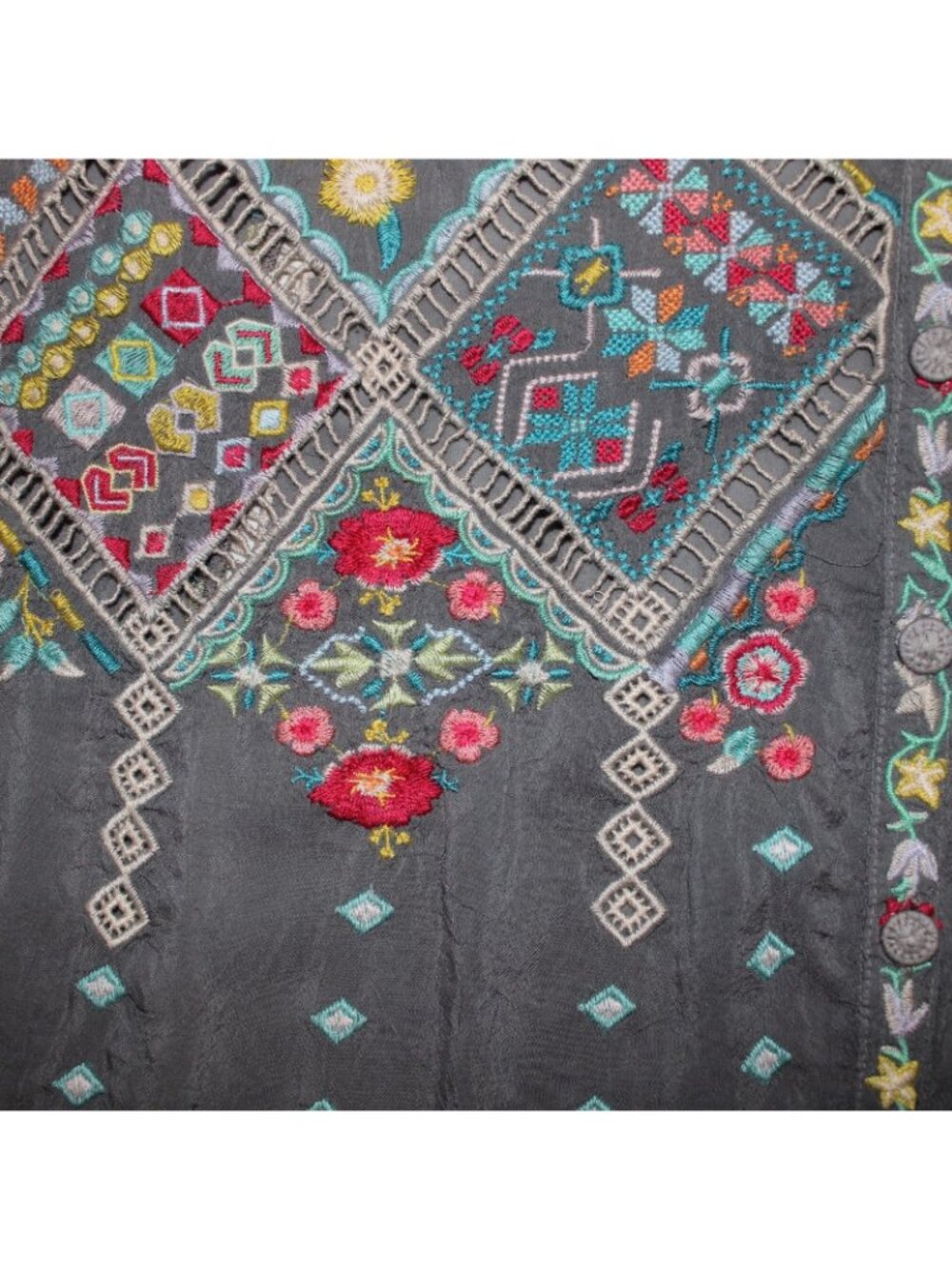 Johnny Was Top Sz S Gray Red Multi Colored Embroidered 100% Poly Top - Picture 12 of 12